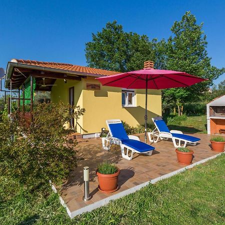 Nice Studio In Pula With Kitchen المظهر الخارجي الصورة